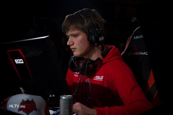 TES提前两轮成为2024LPL夏季赛第一支晋级登峰组的战队！